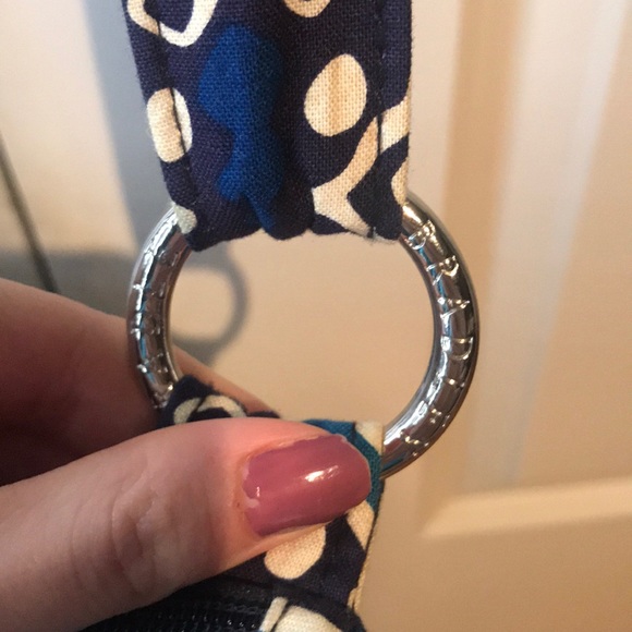 Vera Bradley Crossbody. Like new!! - Picture 5 of 14